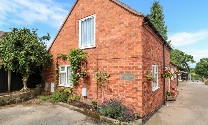 Uttoxeter Maison | SUMMERFIELDS, family friendly, character holiday cottage in Uttoxeter