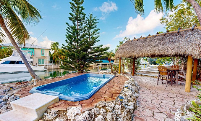 Summerland Key Maison | Summerland Canal-Front Escape w/ Plunge Pool, Dock, Tiki Bar, WiFi & Laundry