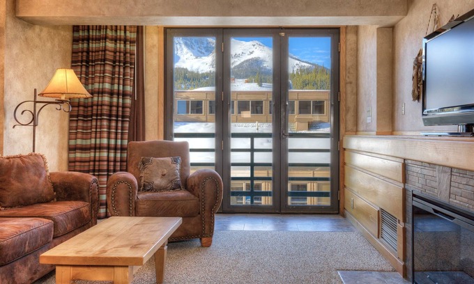 Big Sky Copropriété | Summit View- Ski in/Out, Pool and Hot Tub!
