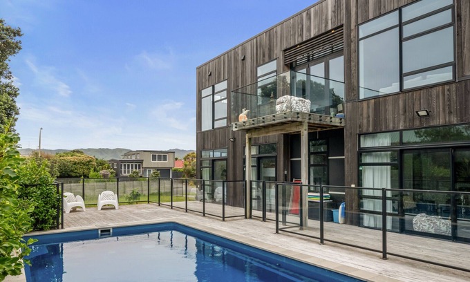 Waikanae Maison | Sun and Serenity - Waikanae Beach Holiday Home