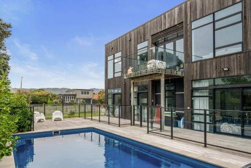 Waikanae Maison | Sun and Serenity - Waikanae Beach Holiday Home