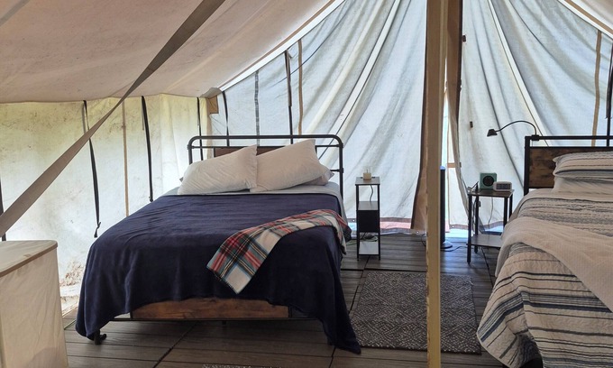 Douglas County Location De VR | Sun and Stars Family Glamping Tent in West Omaha Campground
