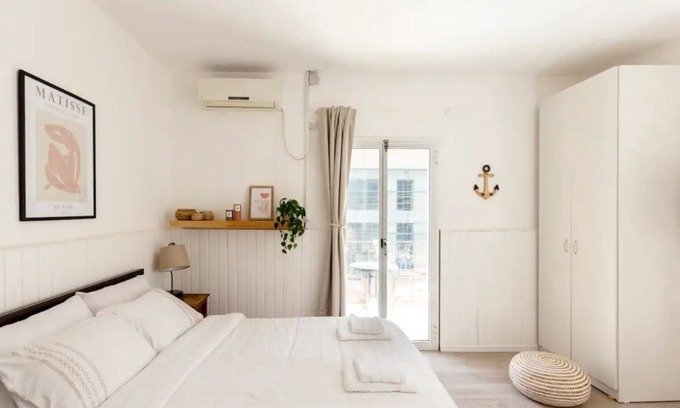 Florentin Appartement | Sun Balcony Studio|Steps from Rothschild Boulevard