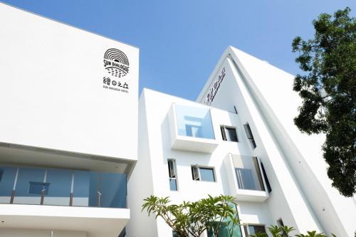 East District Hôtel | Sun Dialogue Hotel-By Cosmos Creation