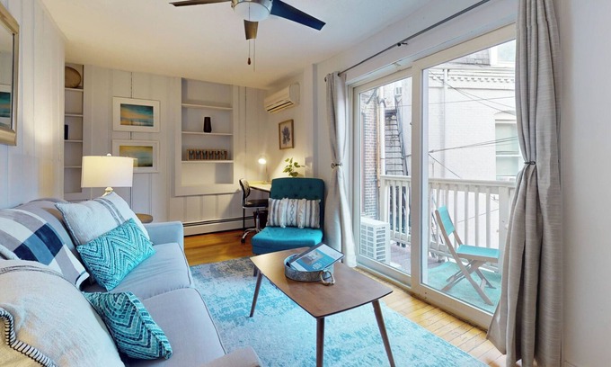 Brookline Appartement | Sun-filled 1 bed, 1 bath in Brookline Village