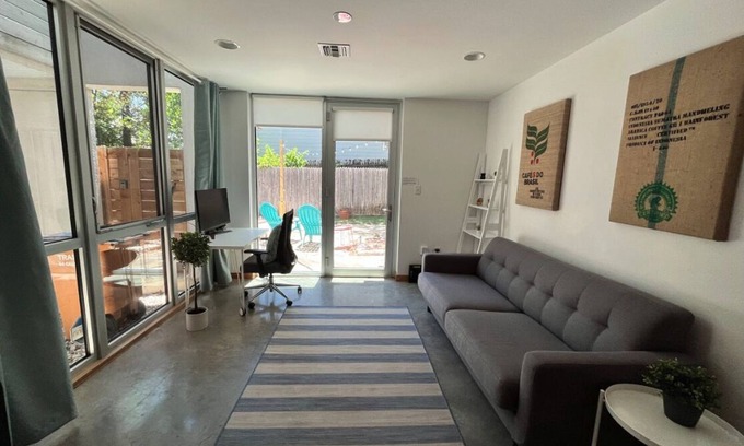 Brentwood Maison | Sun Filled Haus: Private Entry, Yard, Carport