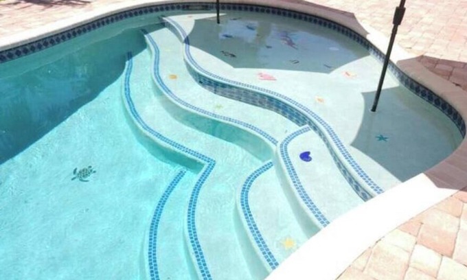 Pompano Beach Maison | Sun & Fun! Pool & Darts! Minutes to the Beach!