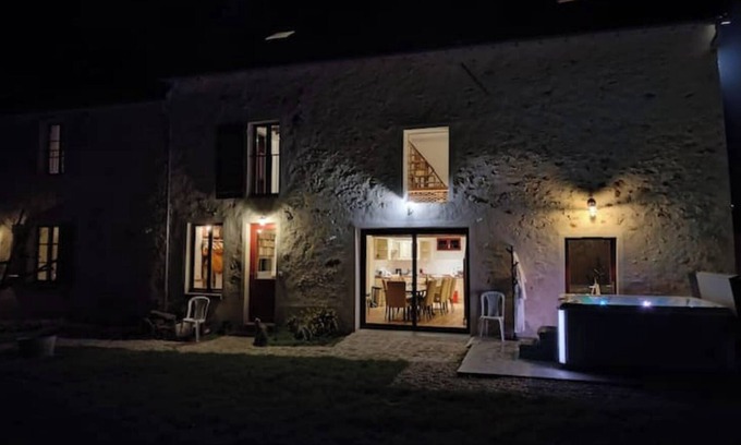 Doue Maison | Sun in Terre de Brie with spa