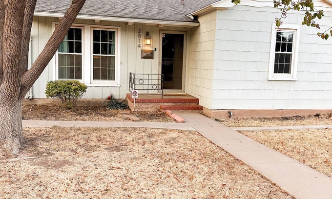 Tech Terrace Maison | Sun's Up, Gun's Up 2 bedroom Cottage in Lubbock TX in Tech Terrace