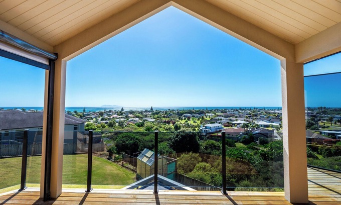 Waihi Beach Maison | Sun, Sand, Serenity - Waihi Beach Holiday Home