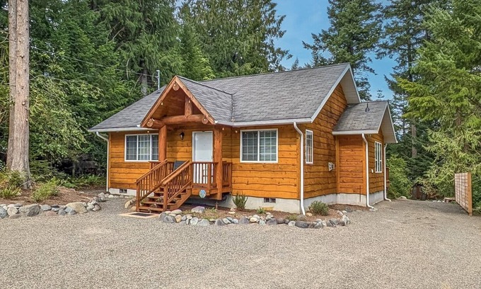 Packwood Cabine | Sun & Snow Bungalow; Dog Friendly, AC, Fireplace, by White Pass and Mt Rainier