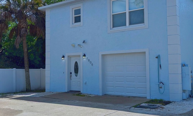 New Smyrna Beach Maison | Sun & Surf Beach House - Family Friendly - Steps to the Beach