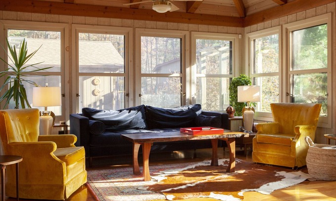 Hollowville Maison | Sunbeam Lodge: Pool+Hot Tub, 50 Acres, ‘70s Oasis