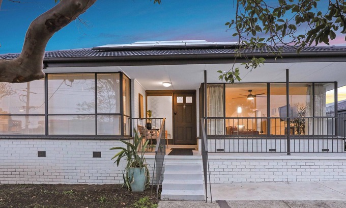 Sunbury Maison | Sunbury large family home close to airport macedon ranges newly renovated