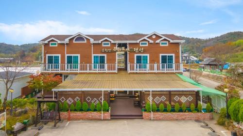 Tarimok Maison | Suncheonman Muhan Dojan Pension