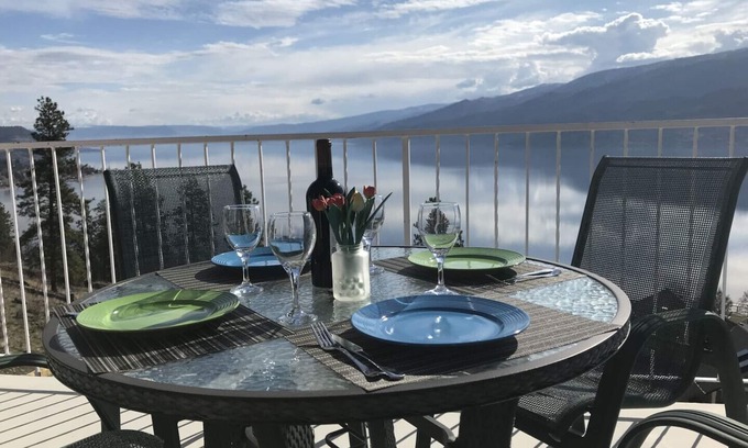 Central Okanagan Maison | Red Haven Retreat - PISCINE & SPECTACULAIRE Lakeviews - Suncrest Suite (suite étage principal)