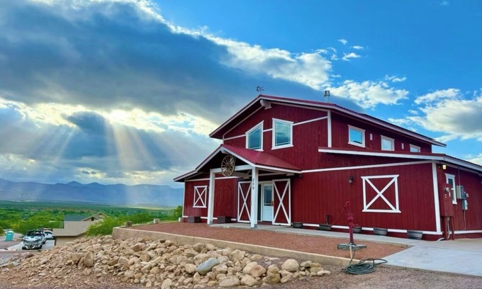 Tonto Basin Maison | Sundance Barndominium in Tonto Basin - Sleeps up to 12 guests!