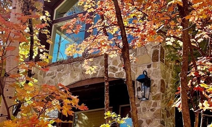 Sundance Maison | Sundance Romantic Carriage House Escape