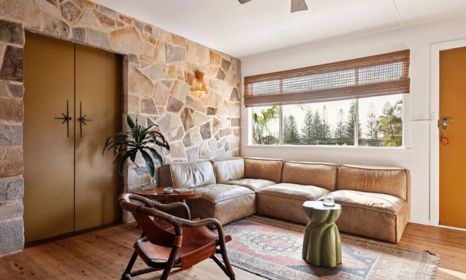 Yamba Appartement | Sundowner Motel brings refined mid-century charm to Yamba’s seaside village.