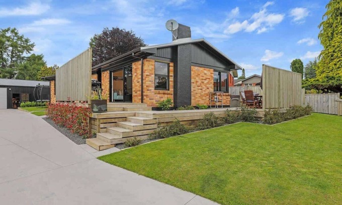 Springfield Maison | Sundrenched 70's Summ