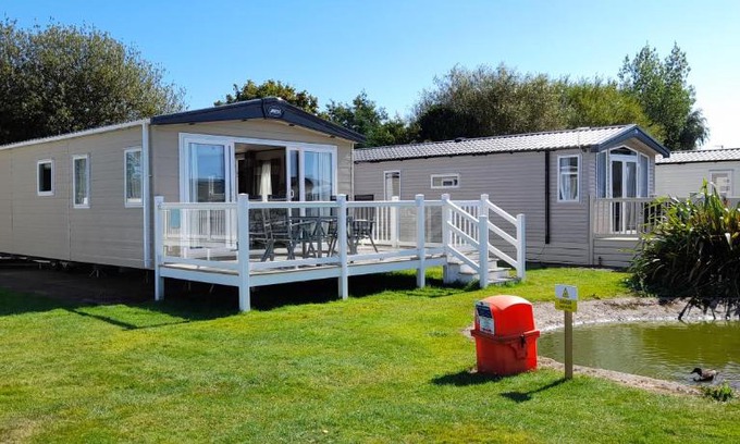 Skegness Maison | Sunflower 3 Bedroom Mini Lodge at Southview Holiday Park Skegness
