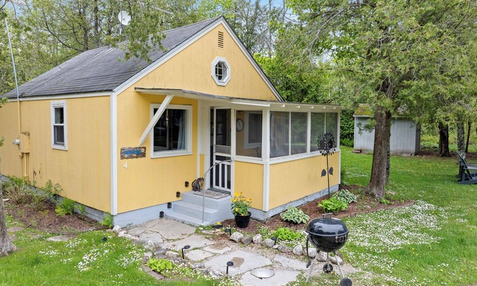 Baileys Harbor Cabine | Sunflower Cabin: Sunset Shores Kangaroo Lake