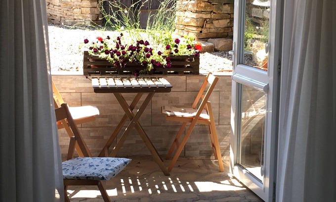 Polski Trambesh Maison | Sunflower Guest House