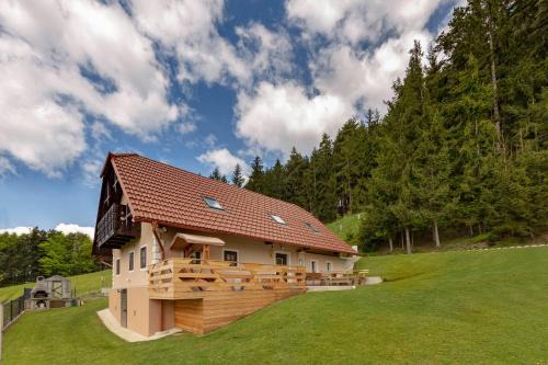 Paka Maison | Sunflower House with Jacuzzy and Sauna