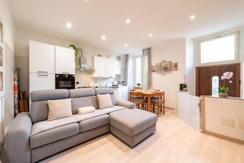 Intra Appartement | Sunflower - Modern Apartment on Lake Maggiore