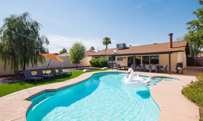 Park Scottsdale One Maison | Sunkiss - Pool, Spa & Mini Golf - Mins to Old Town