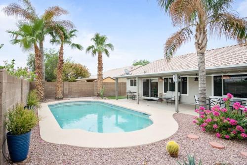 Deer Valley Maison | Sunkissed Private Pool 3BR Oasis w Outdoor Lounge