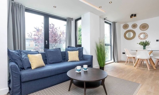 Kentish Town Appartement | Sunlit 2-Bed Urban Retreat with Modern Amenities
