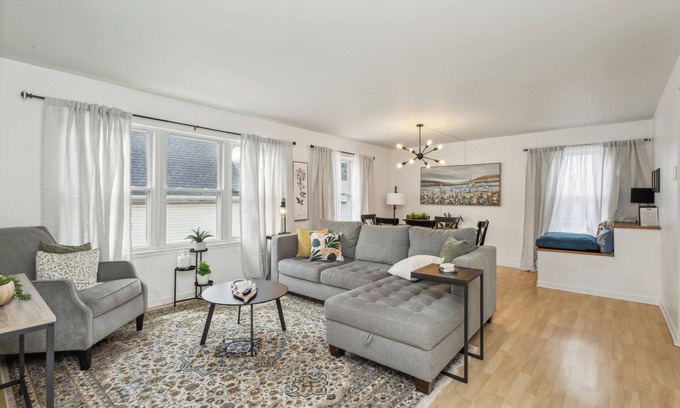West Allis Maison | Sun-Filled 2BR - Close to It All