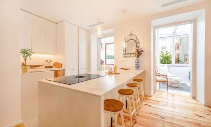 Santa Isabel Appartement | Sunlit Apt–Best for Families & Business Travelers Nr Amoreiras and Pessoa’s Home