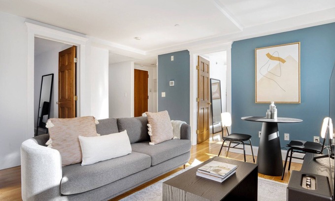 Beacon Hill Appartement | Sunlit Beacon Hill 2BR w/ W/D, nr Boston Common, by Blueground