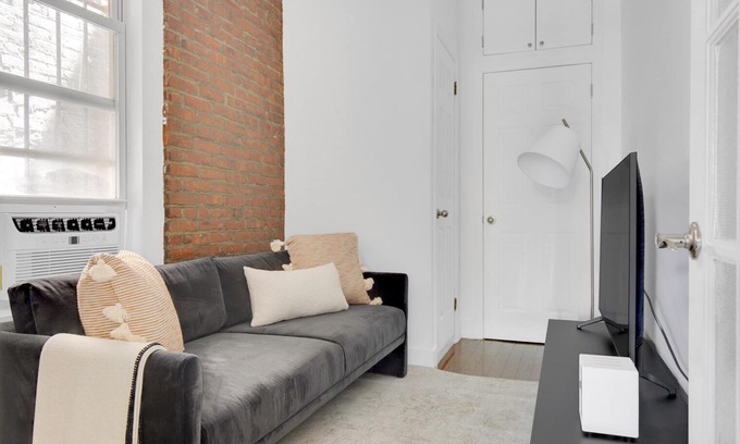 Chinatown Appartement | Sunlit LES 1BR w/ W/D, steps to B/D train, by Blueground