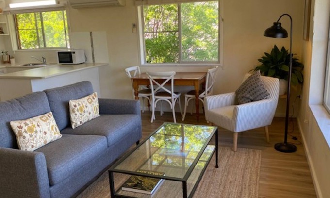 Tamworth Appartement | Sunlit Serenity in East Tamworth