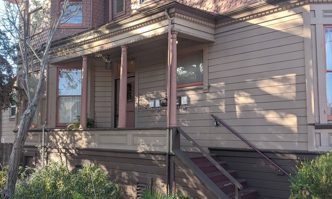 Upper Telegraph Appartement | Sunny 1BR in Gorgeous Berkeley Victorian