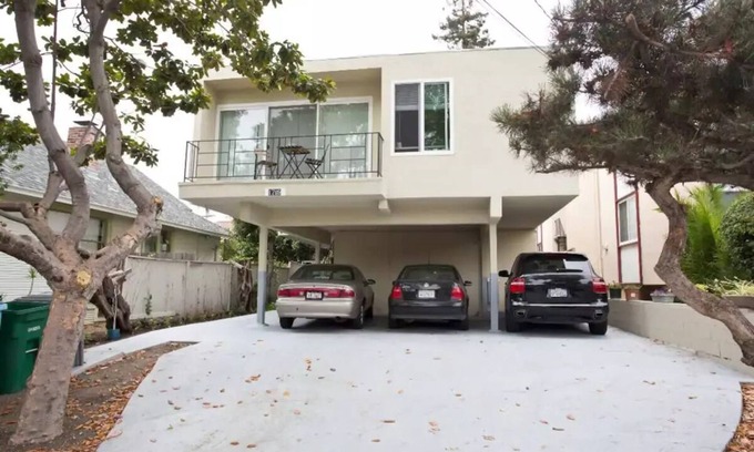 South Berkeley Copropriété | Sunny 2 Bedrooms Apartment one mile from UCB