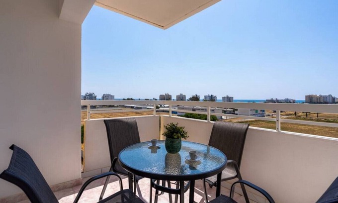 Skala Appartement | Sunny 2-BR Apartment in Mackenzie
