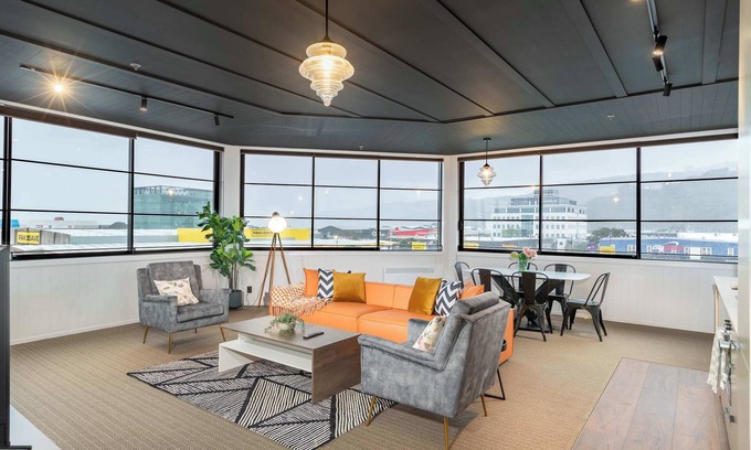 Petone Appartement | Sunny 3BR Petone Apt – Ocean Views, Walk to Shops