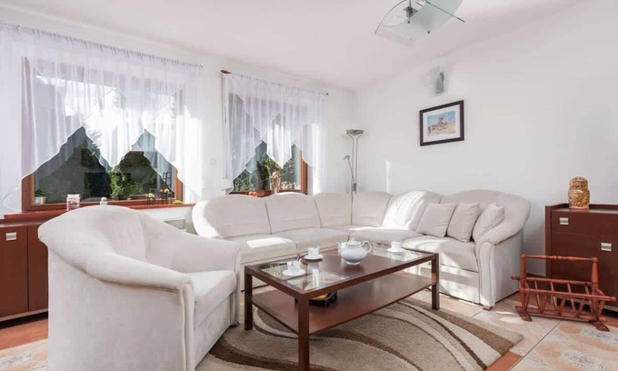 Lukecin Maison | Sunny 4 | Comfortable House | Parking