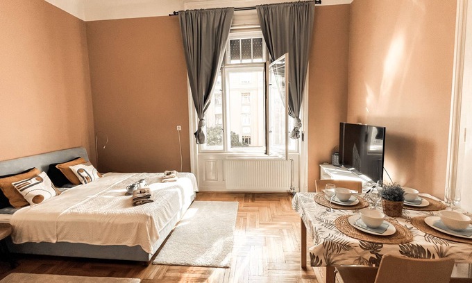 Szentimrevaros Appartement | Sunny and Calm Apartment Central Buda