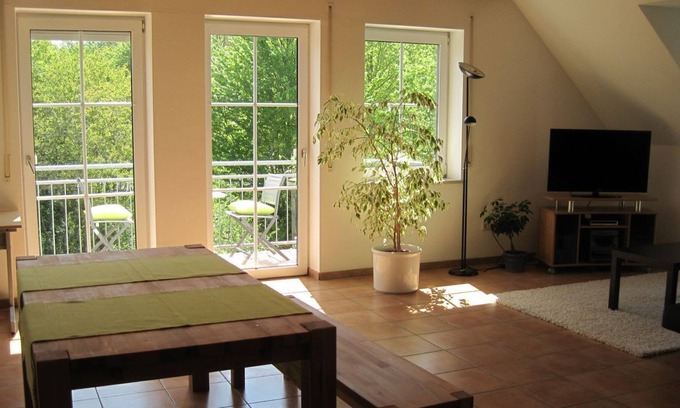 Regensburg Appartement | Sunny apartment (99 sqm) with balcony for up to 5 people