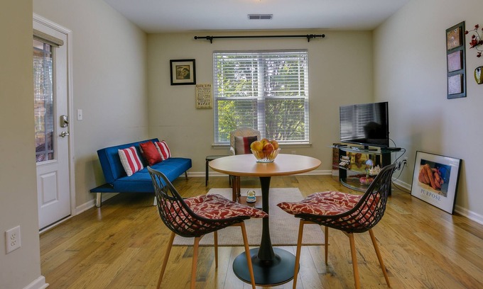 Apex Appartement | Sunny Apex Vacation Rental w/ Pool Access!