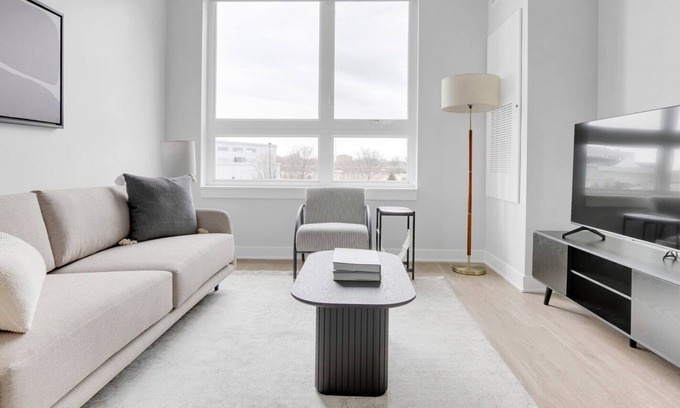 Arlington Heights Appartement | Sunny Arlington Heights 1BR w/ Gym & Dog Spa, easy commute, by Blueground