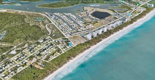 Fort Pierce Shores Villa | Sunny Beach Flat - 2BR Hidden Gem with Ocean Access