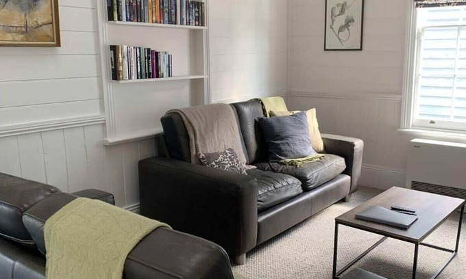 Invermay Maison | Sunny Character 1800's Cottage
