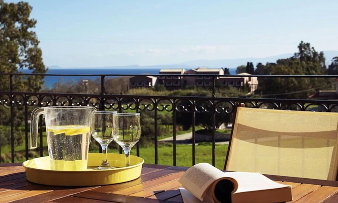 Kateleios Villa | Villa ensoleillée Coco mat avec vue sur la mer, île de Céphalonie
