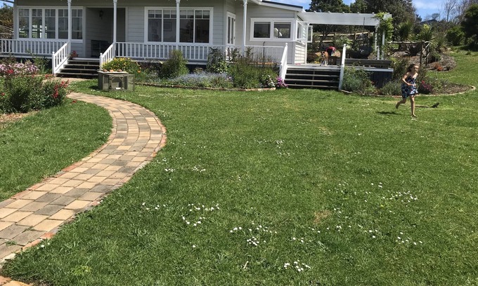 Muriwai Maison | Villa de campagne ensoleillée à 5 minutes de la plage de Muriwai